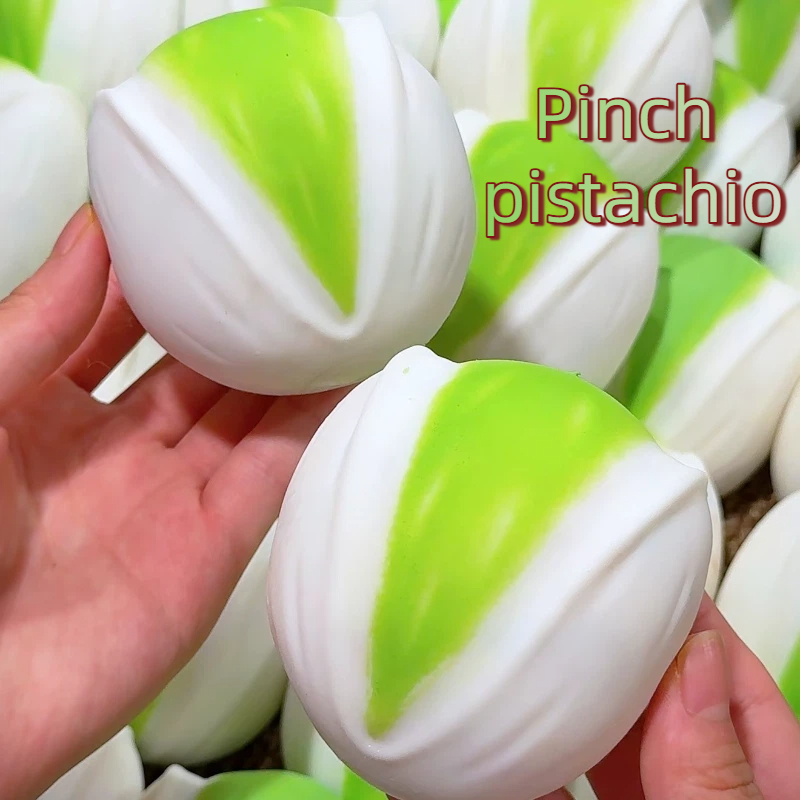 Crystal Growing Kit - Les noix de pistache sont découpées